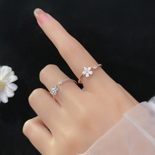 Winsome flower ring